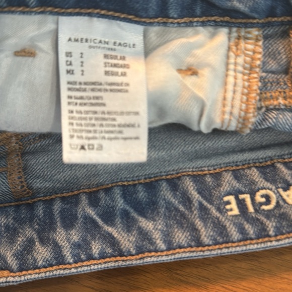 American Eagle Outfitters Light Blue Mom Jeans - Picture 5 of 5